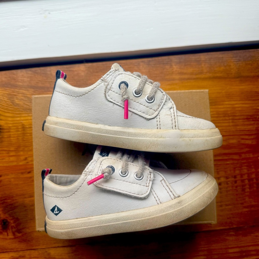 Toddler girls size 6.5 Sperry tennis shoes.